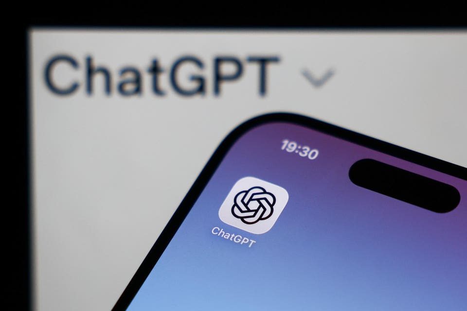 تصویر گرافیکی ChatGPT و لوگوی OpenAI