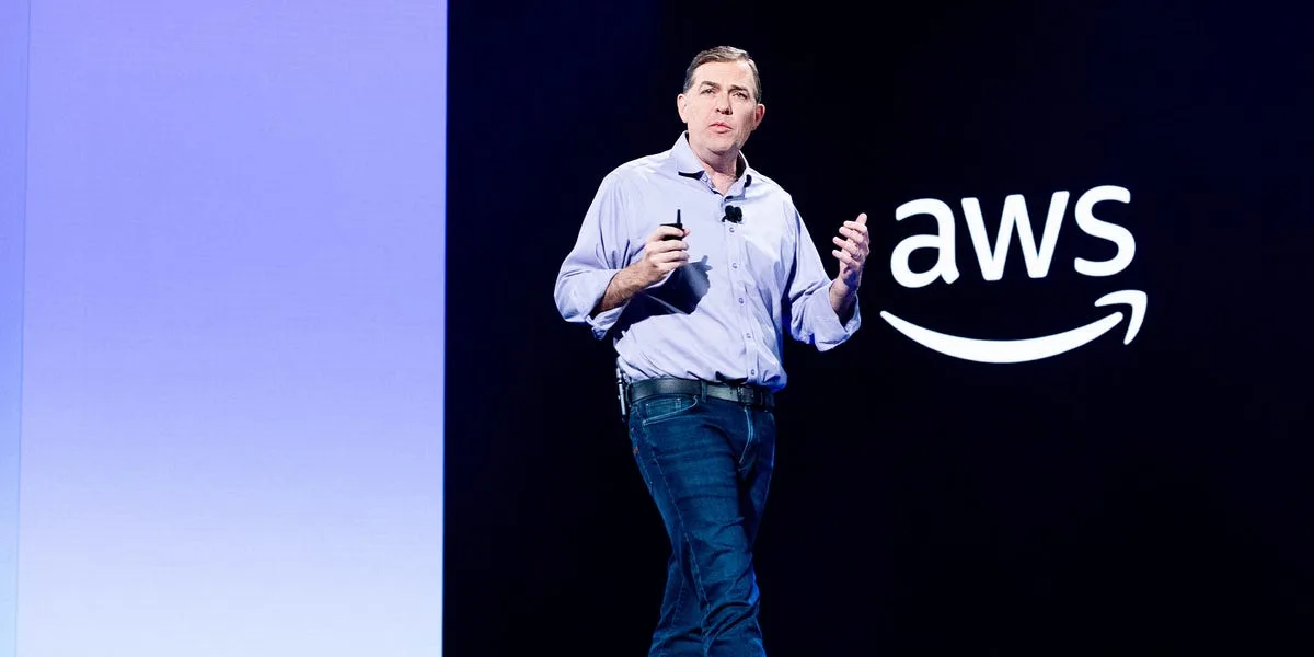 پاسخ کنایهآمیز مدیرعامل AWS به مخالفان دیتاسنترها: «یعنی دیگه نتفلیکس نمیخواید؟!»
