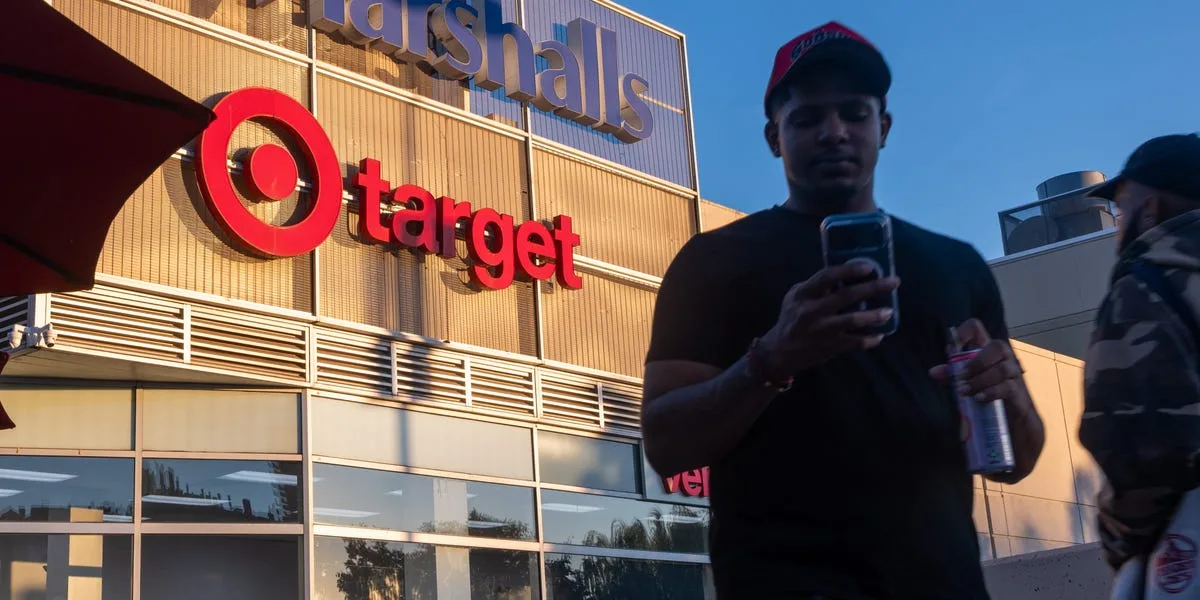 تارگت با چتبات هوش مصنوعی Ask Target به رقابت با آمازون و والمارت پیوست