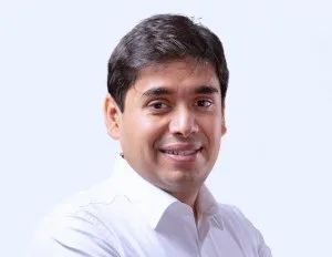 نوین تیواری، مدیرعامل Glance